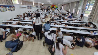 תלמידים מתגוננים בכיתה בקריית שמונה