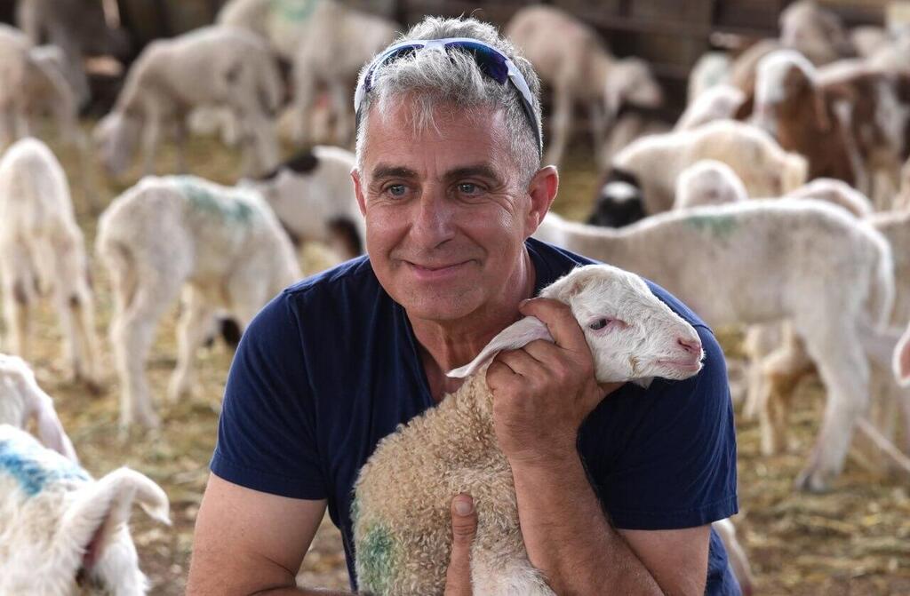 Oded Schwartz (Photo: Efi Sharir) עודד שורץ הבעלים ויצרן הגבינות במשק שוורץ