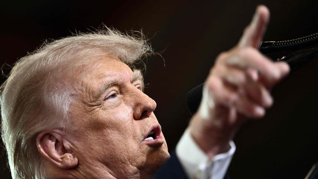 US President Donald Trump (Photo: Brendan SMIALOWSKI / AFP) נשיא ארה"ב נואם בעצרת ברוקלנד קולג'