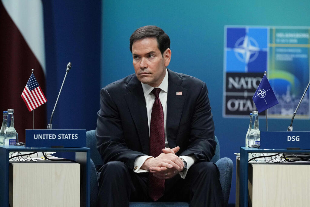 US Secretary of State Marco Rubio (Photo: Julia Demaree Nikhinson / POOL / AFP) מרקו רוביו מזכיר המדינה האמריקני בפסגה של נאט"ו בשוודיה