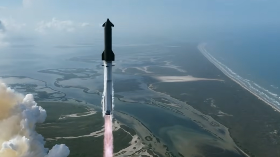 Test 11 of SpaceX Starship over Texas (Photo: SpaceX) החללית שניות לאחר השיגור מדרום טקסס