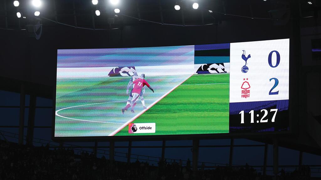 Stadium screens: AI identifies an offside (Photo: Danehouse- Herry Murphy/ Getty Images) מסך