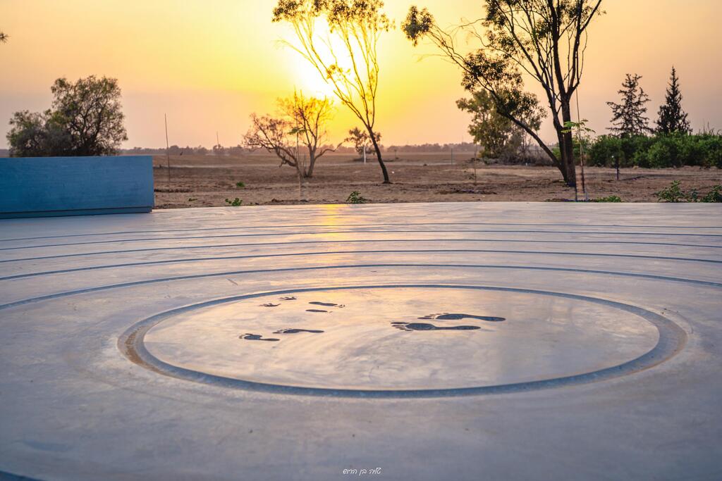 The "Bibas Footprints" memorial grove near Kibbutz Tze’elim honoring Shiri, Ariel, and baby Kfir Bibas (Photo: Talia Ben Harosh) פרויקט הנצחה - עקבות ביבס