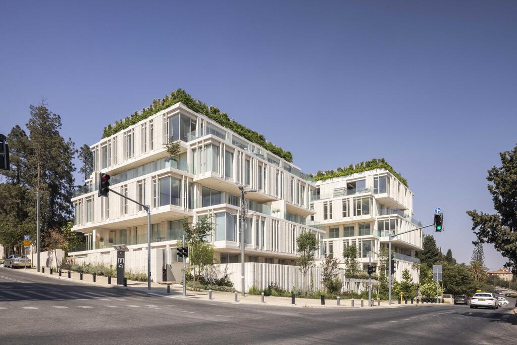 Modern residential building along Jerusalem’s Cultural Mile: Dubnov 1 by Yoma Architects (Photo: Nimrod Levy) יומא אדריכלים - דובנוב 1, ירושלים