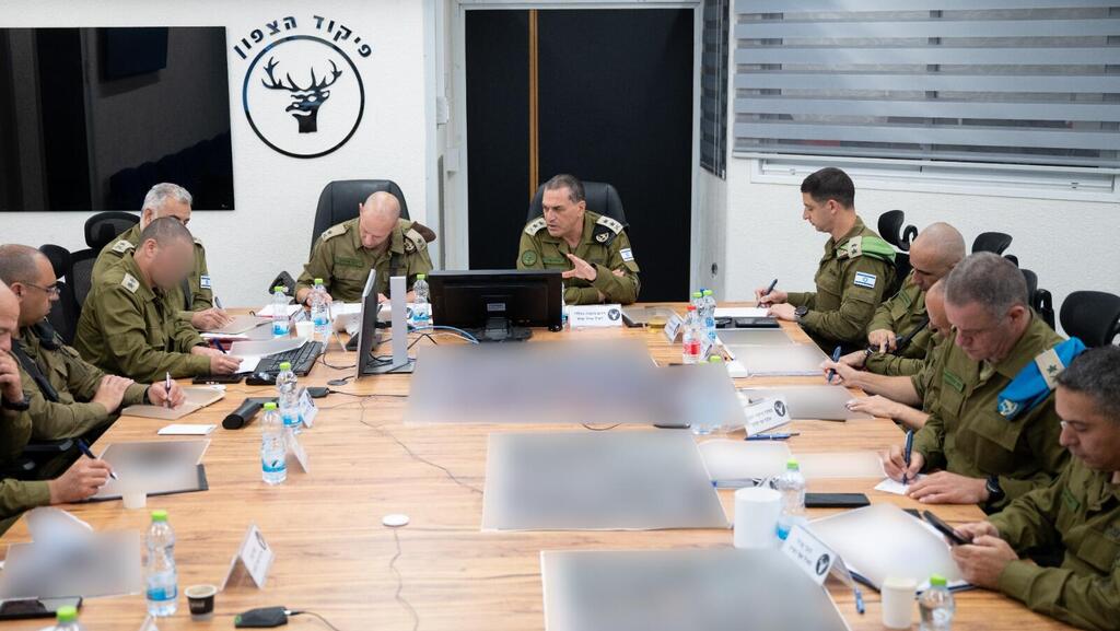 IDF chief of staff Eyal Zamir visits the Northern Command (Photo: IDF Spokesperson's Unit) הרמטכ״ל בפיקוד הצפון