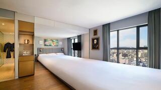 Curator Suite 1503