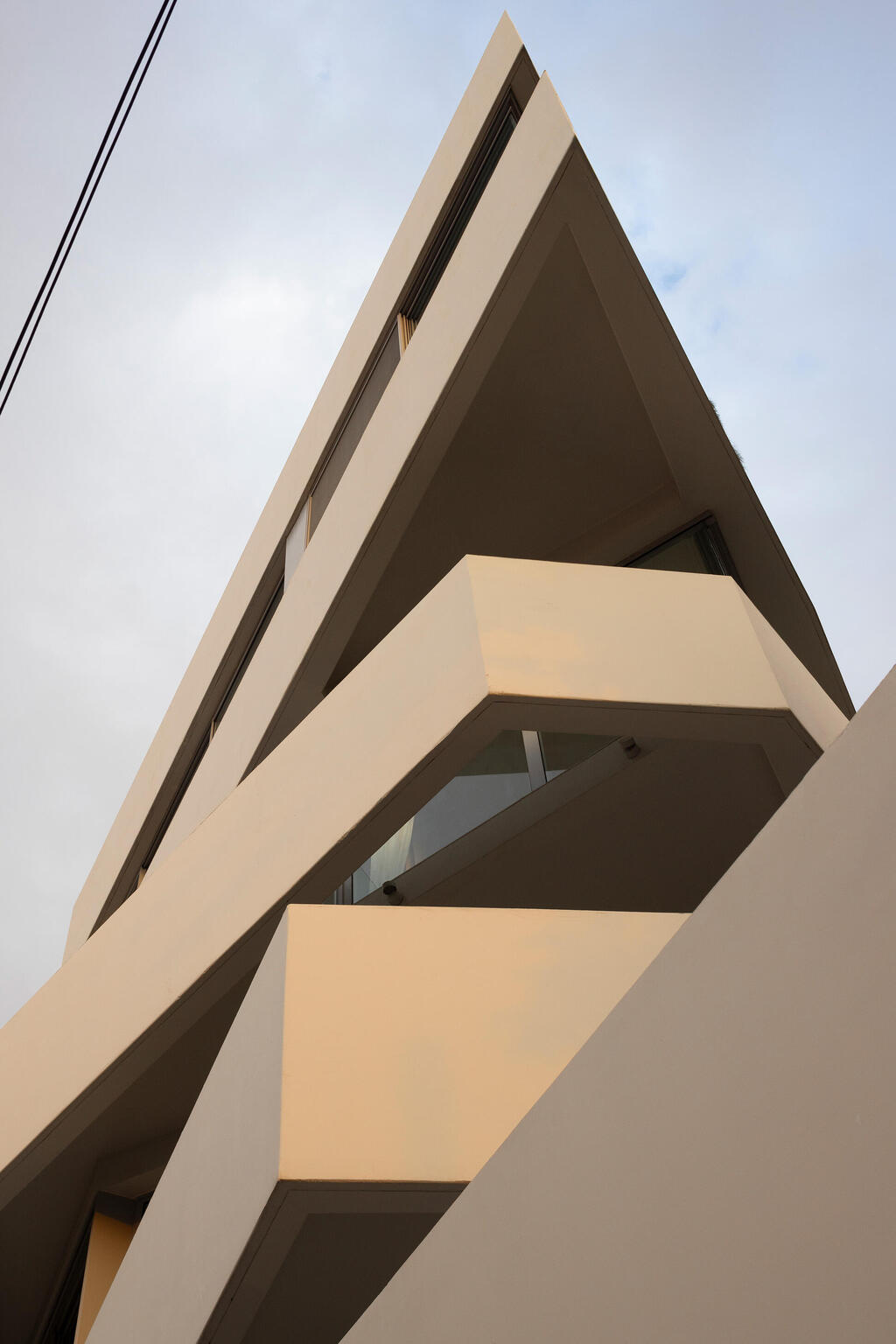 Project by Paritzki&Liani Architects on King George Street in Tel Aviv (Photo: Amit Geron) פרויקט בתכנון פריצקי ליאני
