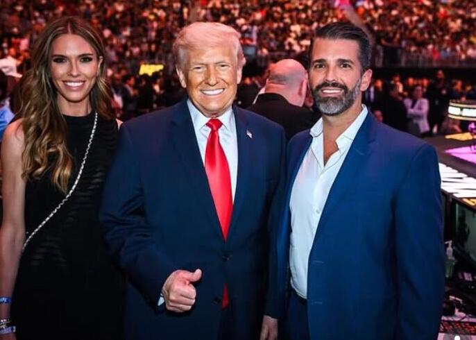דון טראמפ ג'וניור בטינה אנדרסון דונלד טראמפ
