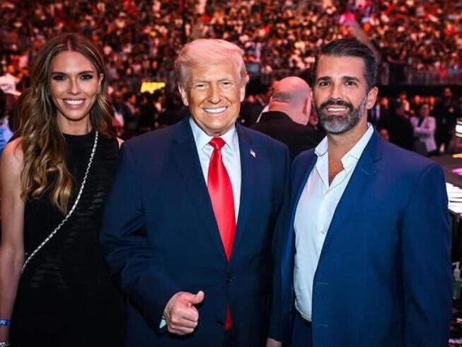 דון טראמפ ג'וניור בטינה אנדרסון דונלד טראמפ