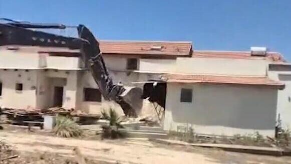 Tearing down home of Avida Bachar הריסת ביתו של אבידע בכר בבארי