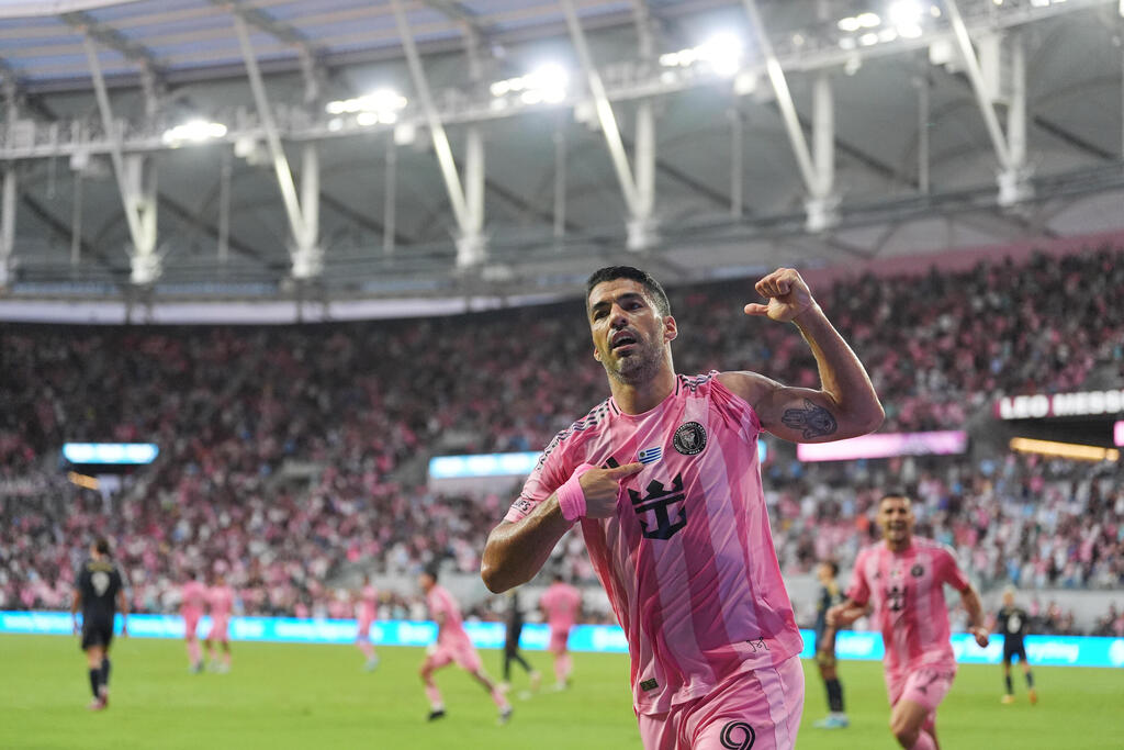 Suárez stole the show (Photo: AP Photo/Rebecca Blackwell) והיה גם משחק, ובו סוארס כיכב