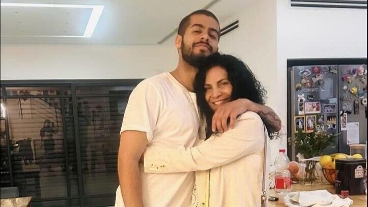 Nehoray with his motherm Rotem נהוראי לייזר ז"ל יחד עם אימו