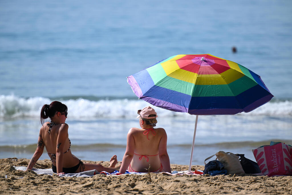 Photo: Finnbarr Webster/Getty Images חוף ב בורנמות' אנגליה בריטניה גל חום אירופה