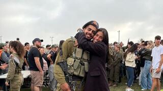 נהוראי לייזר ז"ל עם אחותו מאי