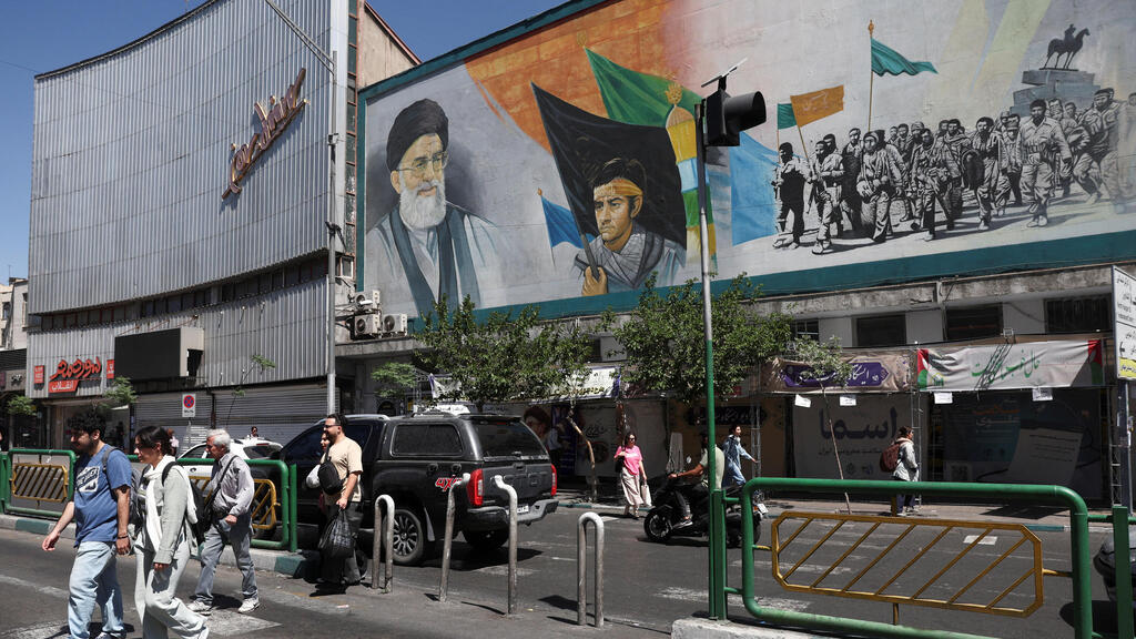 На улицах Тегерана (Фото: Majid Asgaripour/WANA (West Asia News Agency) via REUTERS) טהרן