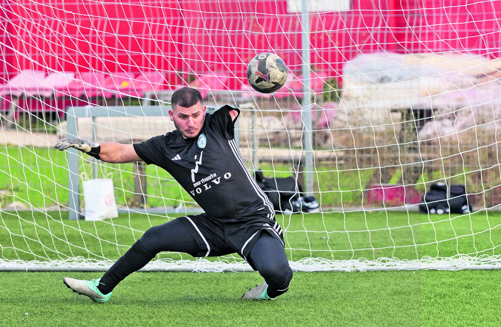 Tigram, goalkeeper for Israel’s amputee soccer team (Photo: Oz Moalem) טיגרם, שוער נבחרת ישראל בכדורגל לקטועי גפיים
