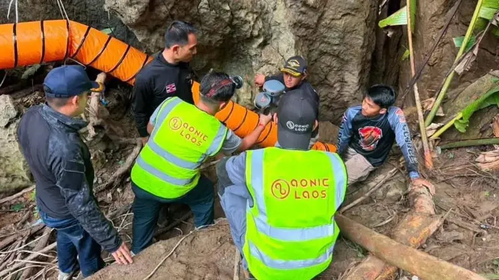 Rescue efforts underway for trapped in flooded cave in Laos מאמצי חילוץ לכודים ב מערה מוצפת ב לאוס