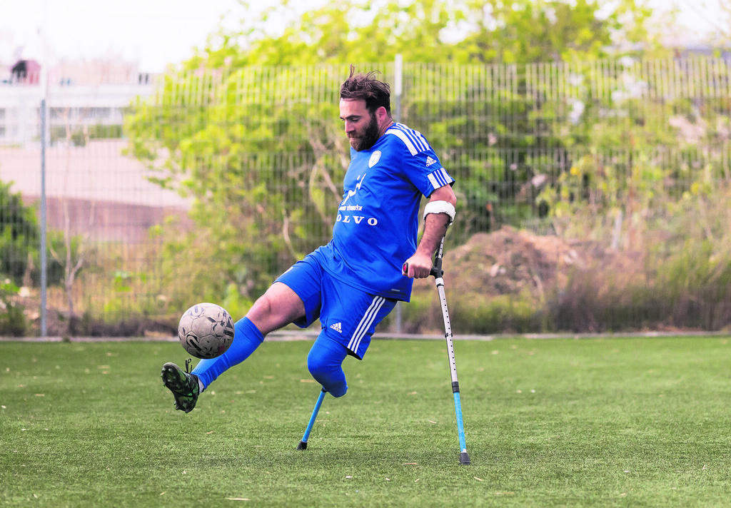 Tzach Shichrur, captain and founder of Israel’s amputee soccer team (Photo: Oz Moalem) צח שחרור, קפטן ומייסד נבחרת ישראל בכדורגל לקטועי גפיים