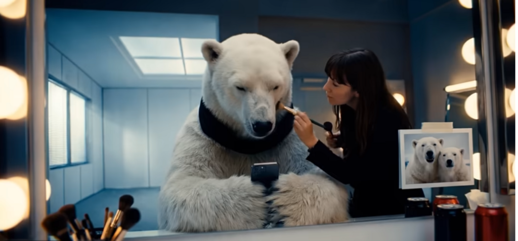 Bear applying makeup (Photo: Screenshot from an Artistlist advertisement) דוב מתאפר