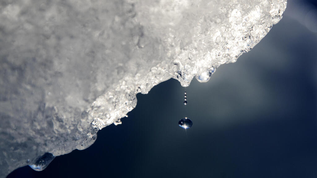 Melting glaciers in Greenland (Photo: David Goldman/AP) הפשרת קרחונים בגרינלנד