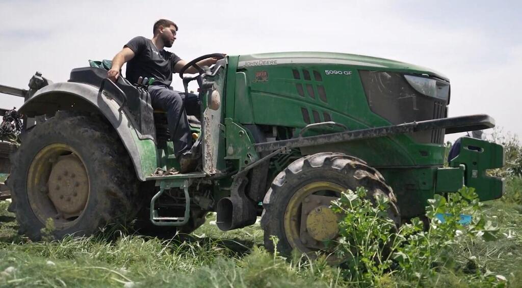 Adir Hajaj on his family farm (Photo: Intervisia) אדיר חג'ג'
