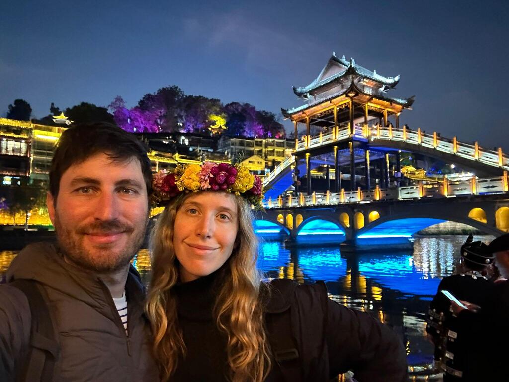 Roni and Eric in China (Photo: Courtesy) רוני ואריק בסין