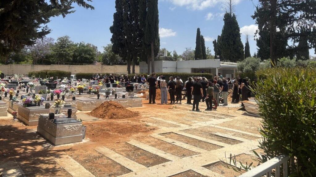 The funeral of the Prikhodko couple (Photo: Meir Turgeman) בני הזוג רוסלן ואולגה פריחודקו מובאים למנוחות