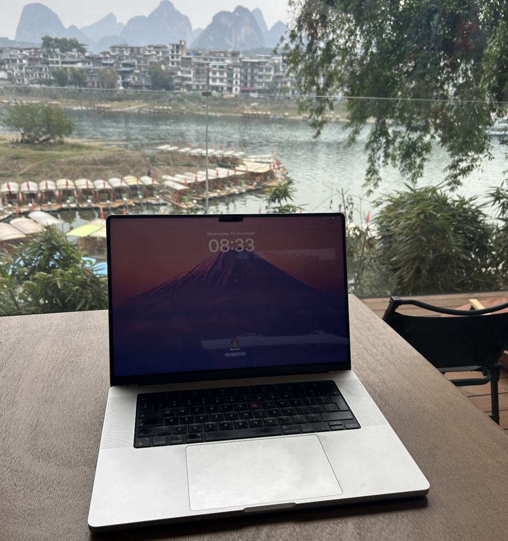 For these digital nomads, the office can be just about anywhere לפעמים המשרד נראה ככה