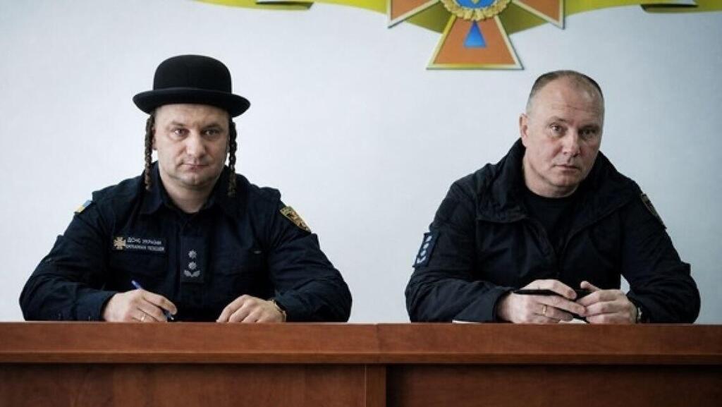Ivgeni Prasolov 'dressed up' as a haredi Jew יבגני פראסלוב עם הכובע והפאות המלאכותיות