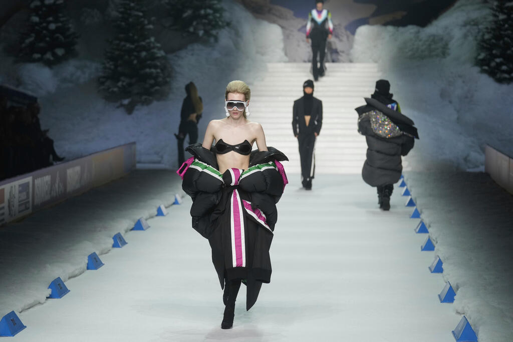 Emerging as one of fashion’s most prominent models: Ivy Stewart at Dsquared2’s fall-winter 2026-27 show (Photo: AP Photo/Antonio Calanni) איבי סטיוארט בתצוגת סתיו-חורף 2026-27 של דיסקוורד
