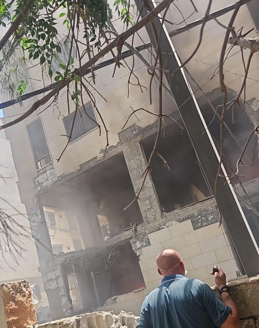 Aftermath of Israeli strike on Iran-linked commander in Beirut area מקום התקיפה