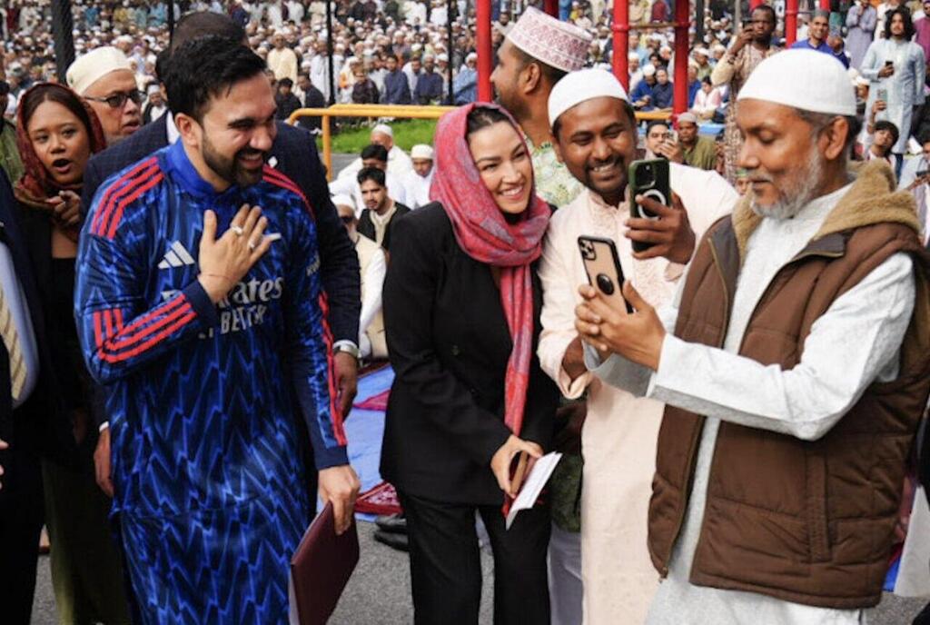 AOC in a hijab and Zohran Mamdani in a kurta Muslim garment at Eid al-Adha celebrations in the Bronx ארה"ב אלכסנדרייה אוקסיו קורטז עטופה ב חיג'אב חגיגות חג הקורבן ניו יורק