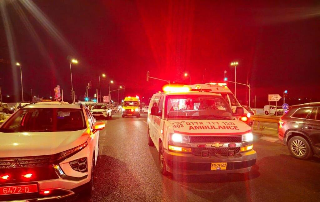 First responders at the scene of the attack (Photo: Magen David Adom) זירת הפיגוע בצומת הגוש