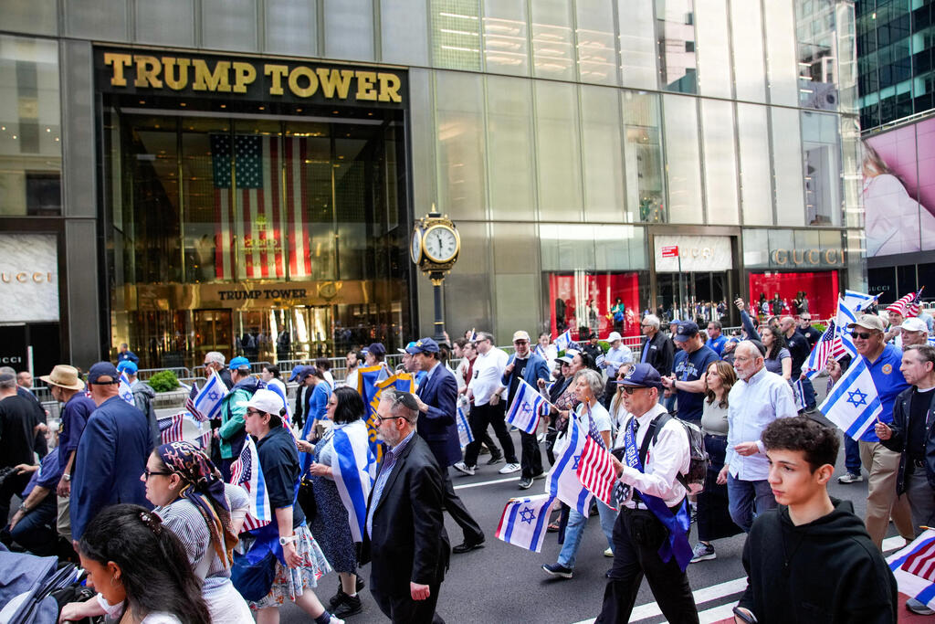Thousands march down Manhattan’s Fifth Avenue during the annual Israel Day Parade in New York City (Photo: REUTERS/Eduardo Munoz) מצעד התמיכה השנתי בישראל, בשדרה החמישי בניו יורק