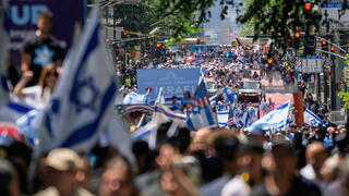 עשרות אלפים - ובלי ממדאני: מצעד ישראל בניו יורק