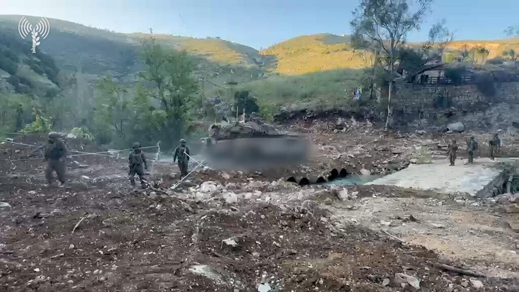 The first Israeli tank crossing the Litani River, southern Lebanon (Photo: IDF) צה"ל בליטני