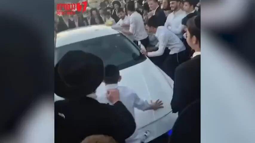 תיעוד מתקיפת רכבה של קצינה בהפגנת החרדים בירושלים