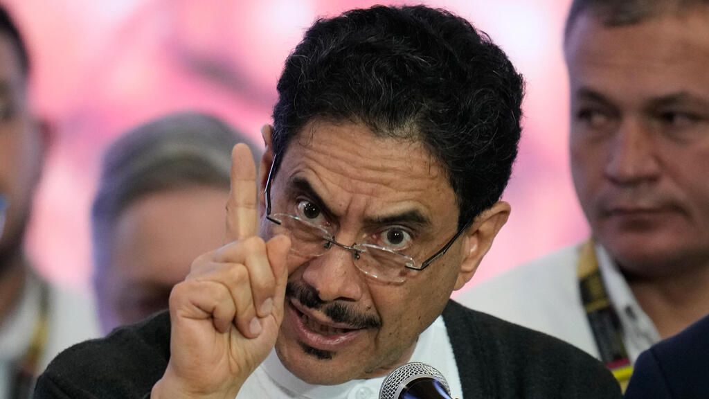 Leftist candidate Cepeda after results; he has not formally conceded (Photo: AP Photo/Matias Delacroix) קולומביה בחירות לנשיאות איוואן ספדה נואם בפני תומכיו אחרי שהגיע למקום השני בסיבוב הראשון