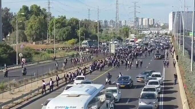 Photo: David Keshet הפגנת החרדים במחלף גנות
