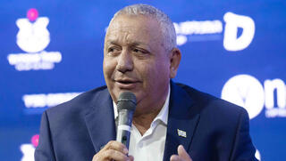מאמי לאומי, קווים לדמותו