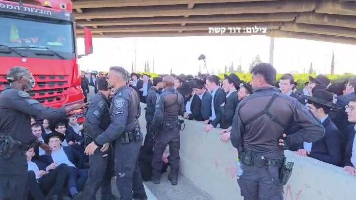 Photo: David Keshet הפגנת החרדים במחלף גנות