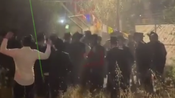 חרדים קיצוניים פורצים לתחנת המשטרה בבית שמש