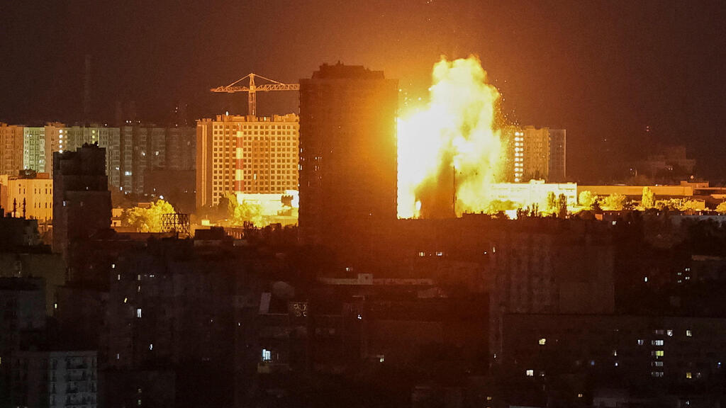 Massive explosions in Kyiv from attack ordered by Russian President Vladimir Putin (Photo: Gleb Garanich/Reuters) מתקפה של רוסיה על קייב אוקראינה
