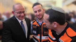 ויצמן ומזרחי, חובשי "איחוד הצלה", במפגש המרגש עם ראש המוסד הנכנס. "תזכורת חיה לכוח של הערבות ההדדית והצלת החיים בישראל"   