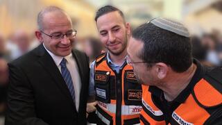 ויצמן ומזרחי, חובשי "איחוד הצלה", במפגש המרגש עם ראש המוסד הנכנס. "תזכורת חיה לכוח של הערבות ההדדית והצלת החיים בישראל"   