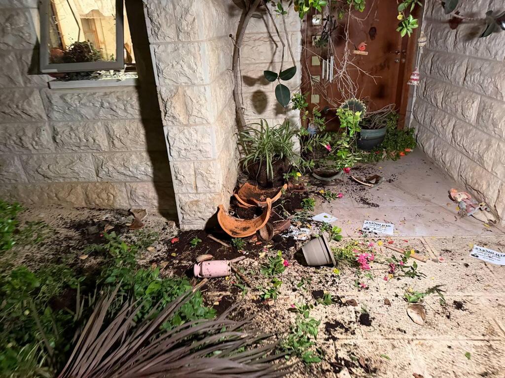 הנזקים שגרמו מפגינים חרדים לביתו של שופט העליון סולברג במחאה על חוק הגיוס
