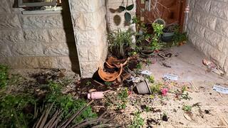 הנזקים שגרמו מפגינים חרדים לביתו של שופט העליון סולברג במחאה על חוק הגיוס