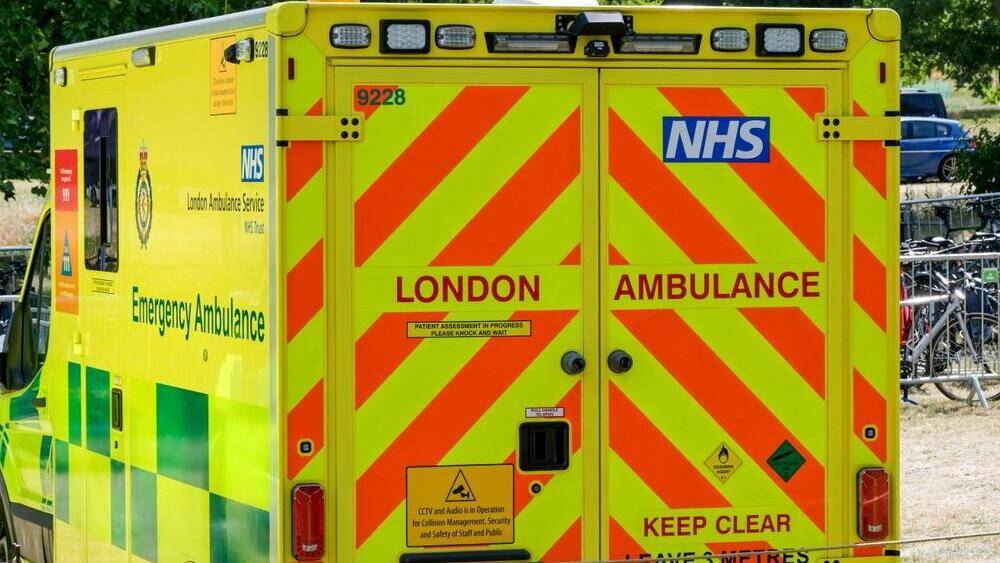 Some British doctors said they would not provide life-saving care to Israelis (Photo: : Ceri Breeze/Shutterstock) אמבולס בלונדון