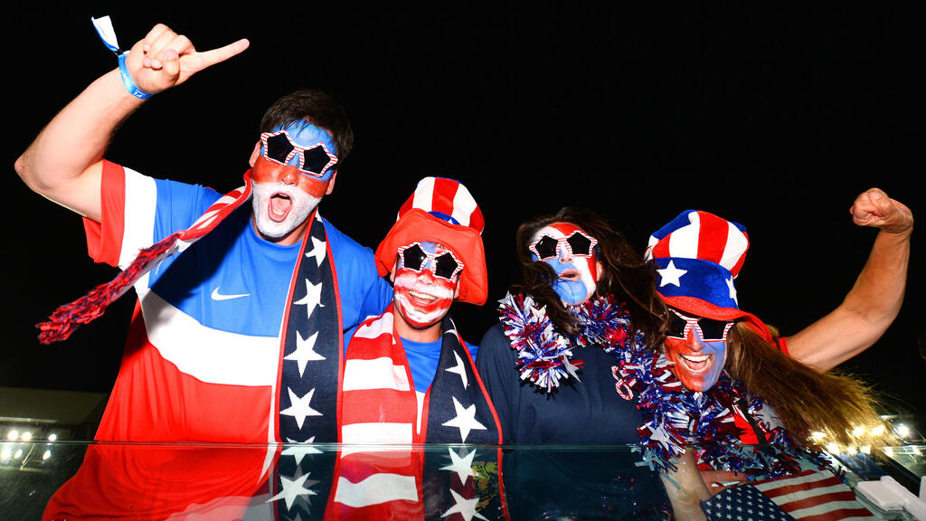 Those crazy US soccer fans (Photo: Jamie McDonald/Getty Images) אוהדים אמריקאים בטירוף