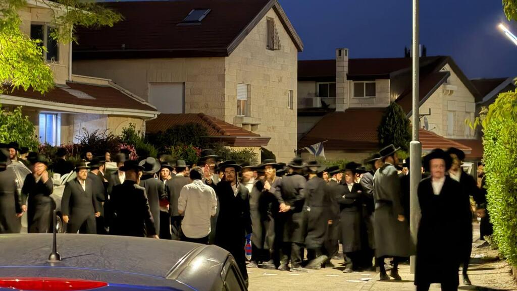 במחאה על חוק הגיוס: מפגינים חרדים הגיעו לביתו של שופט העליון סולברג